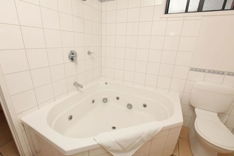 Seaview Motel & Apartments - Mackay Tourism 1