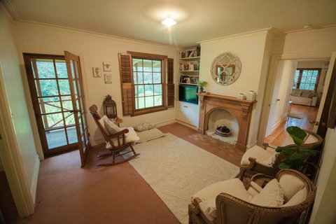 Secluded Homestead Amongst The Trees - Mackay Tourism 3