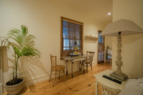 Secluded Homestead Amongst The Trees - Mackay Tourism 1