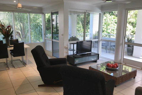 Secluded Tropical Apartment - Mackay Tourism 0