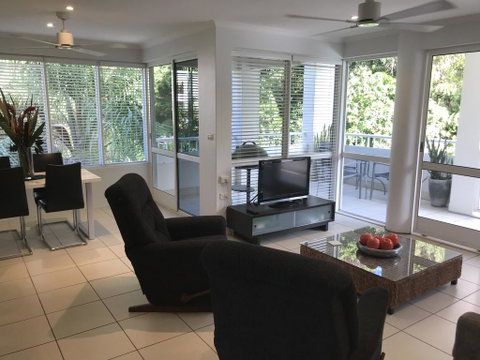Secluded Tropical Apartment - Mackay Tourism 2