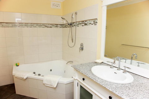 Secret Cottage - Mackay Tourism 2