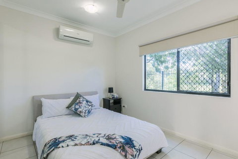 Secure 2 Bed Unit In Gray - Close Palmerston City - Mackay Tourism 2