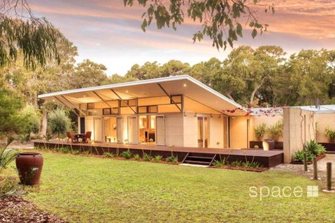 Selador - 2BR Private Bushland Retreat Close To The Beach And Wineries - Mackay Tourism 3