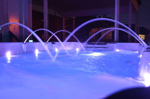 Semaphore Sea Breeze - Family Beach-Heated Pool Holiday - Mackay Tourism 0