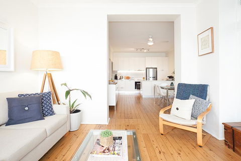 Serene And Stylish Harbourside Apartment - Mackay Tourism 1