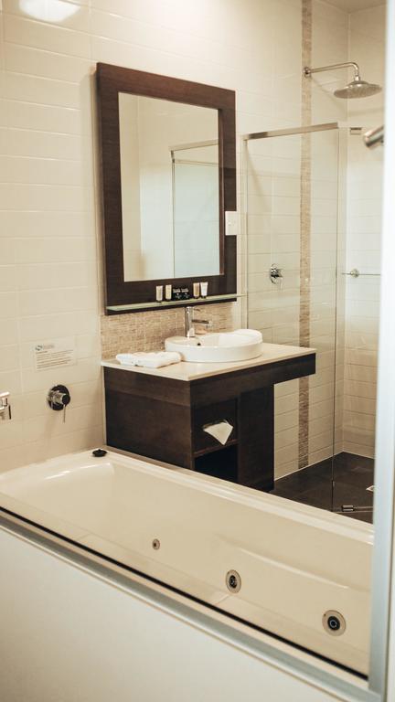 Sfera's Park Suites & Convention Centre - Mackay Tourism 3