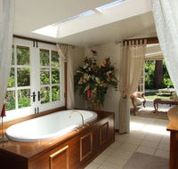 Shakespeare's Wilderness Chalet - Mackay Tourism