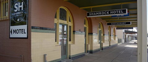 Shamrock Hotel Motel Temora - Mackay Tourism 0