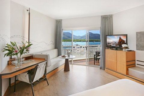 Shangri-La Hotel, The Marina, Cairns - Mackay Tourism 1