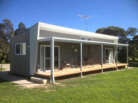 Shetland Park Chalets - Mackay Tourism 3
