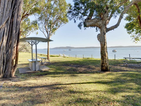 Shipmates, Unit 2/51 Christmas Bush Avenue - Mackay Tourism 2