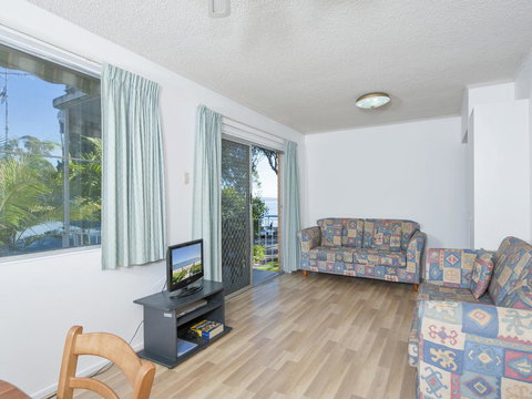 Shipmates, Unit 2/51 Christmas Bush Avenue - Mackay Tourism 1