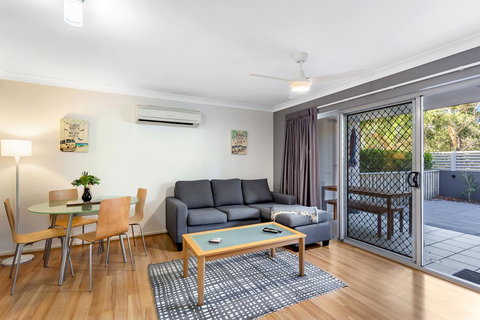 Shoal Bay Beach Apartments, 6/2 Shoal Bay Road - Mackay Tourism 2