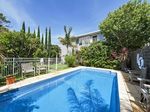 SHOAL BAY RIGGERS - Mackay Tourism 0