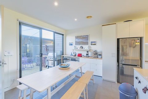 Shore To Relax - Family Or Corporate Bookings Only - Mackay Tourism 0