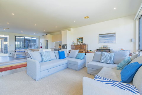 Shore To Relax - Family Or Corporate Bookings Only - Mackay Tourism 1