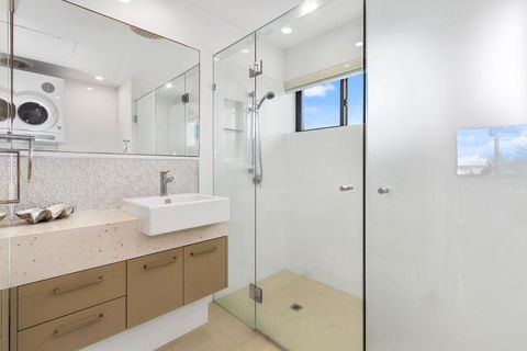 Shoreline Nine Penthouse With Ocean Views - Mackay Tourism 2