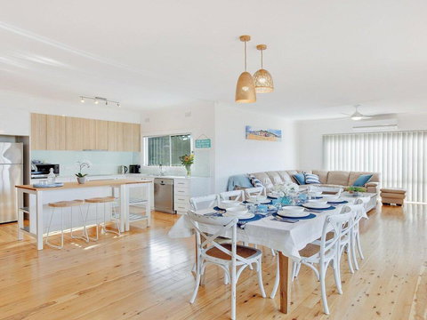 Sienna By The Sea - Spacious Coastal Getaway - Mackay Tourism 0