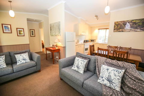 Silver Birches Holiday Unit 7 - Mackay Tourism 0