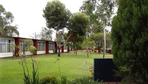 Silver Oaks Motel - Mackay Tourism 3