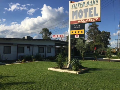Silver Oaks Motel - Mackay Tourism 2