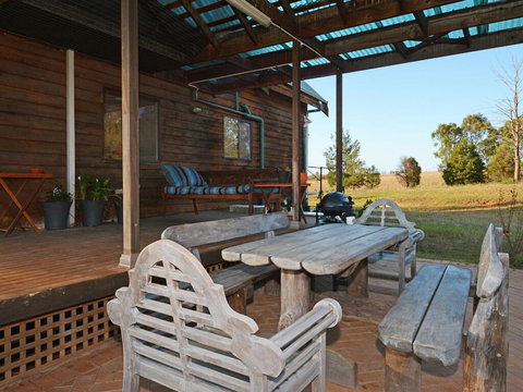 Silver Springs (4br) Cottage, With Wifi, Views, Olives And Space . Fireplace, Views, Olives And Space - Mackay Tourism 1