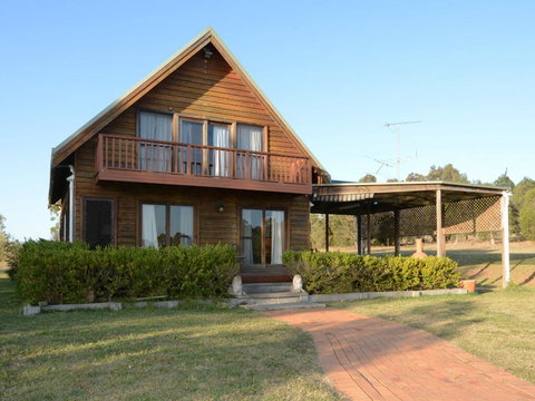 Silver Springs (4br) Cottage, With Wifi, Views, Olives And Space . Fireplace, Views, Olives And Space - Mackay Tourism 3