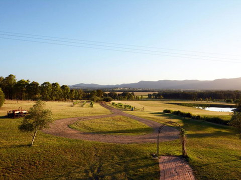 Silver Springs (4br) Cottage, With Wifi, Views, Olives And Space . Fireplace, Views, Olives And Space - Mackay Tourism 0