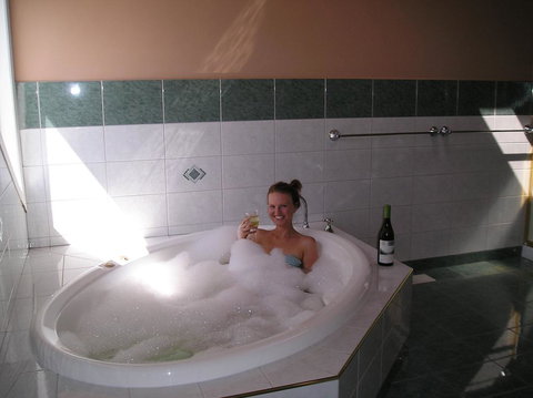 Silver Waters Bed & Breakfast - Mackay Tourism 1