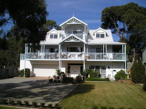 Silver Waters Bed & Breakfast - Mackay Tourism 0