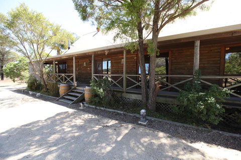 Silverpoint Accommodation - Mackay Tourism 1