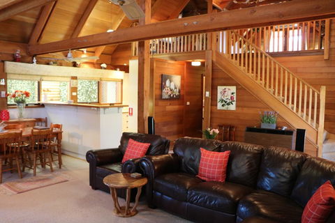 Silverpoint Accommodation - Mackay Tourism 2