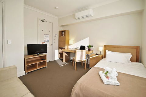 Single Room W/ Private Bathroom In Brunswick! - Mackay Tourism 0