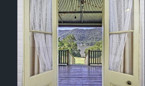 Singleton's Retreat Near Wiseman's Ferry - Mackay Tourism 3