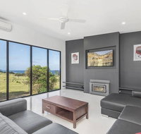 Skenes Retreat - views of the ocean from the deck - Mackay Tourism