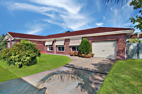 Skip, Shop, Splash - Mackay Tourism 0