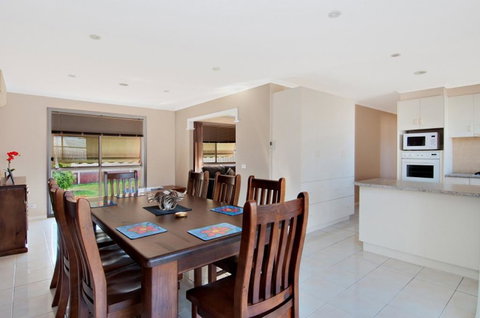 Skip, Shop, Splash - Mackay Tourism 2