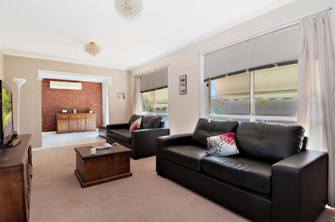 Skip, Shop, Splash - Mackay Tourism 1