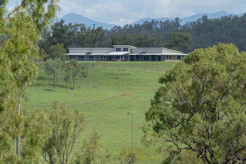 Skyline Farm House - Mackay Tourism 1