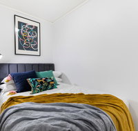 Sleek modern apartment close to everything - Mackay Tourism