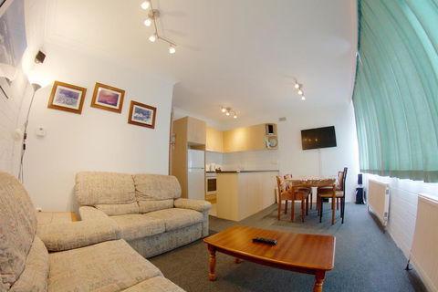 Snow Ski Apartments 05 - Mackay Tourism 1