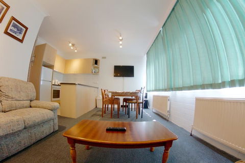 Snow Ski Apartments 05 - Mackay Tourism 2