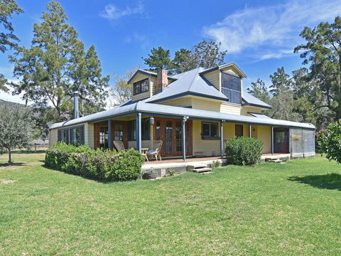 Soldiers Cottage Picturebook Vineyard Home - Mackay Tourism 0