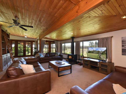 Soldiers Cottage Picturebook Vineyard Home - Mackay Tourism 2