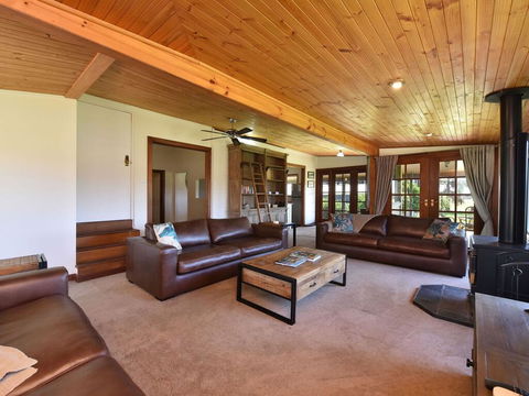 Soldiers Cottage Picturebook Vineyard Home - Mackay Tourism 3