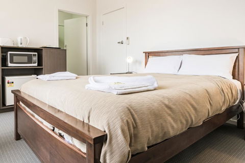 Somerset Hotel - Mackay Tourism 0