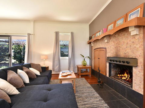 Somerville Wines Farmstay In Broke, Super Cute House On Working Farm. Walk For Miles. - Mackay Tourism 0