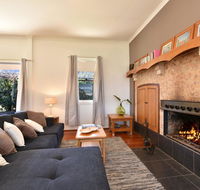 Somerville Wines Farmstay in Broke super cute house on working farm. Walk for miles. - Mackay Tourism