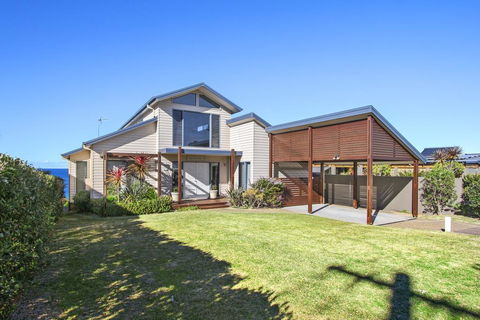 South Pacific Crescent 75, Ulladulla - Mackay Tourism 2